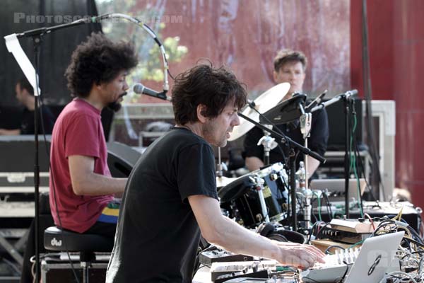 MOUSE ON MARS - 2012-05-26 - PARIS - Parc de la Villette - 